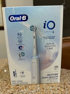 Oral-B iO Series 4 Electric Toothbrush + 1 Brush Head Rechargeable + Case, White